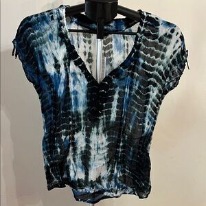 NWT Chaudry Kc Tie-Dye V-Neck Women Top